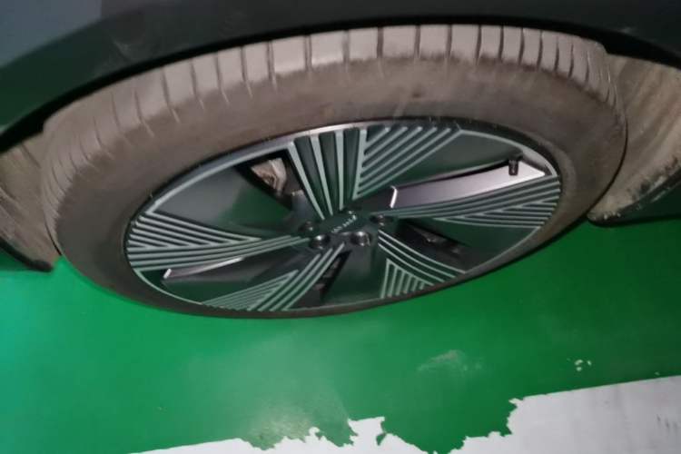 Used Lynk & Co 08 EM-P 2025 120km Long-Range Halo Left Front Wheel Hub