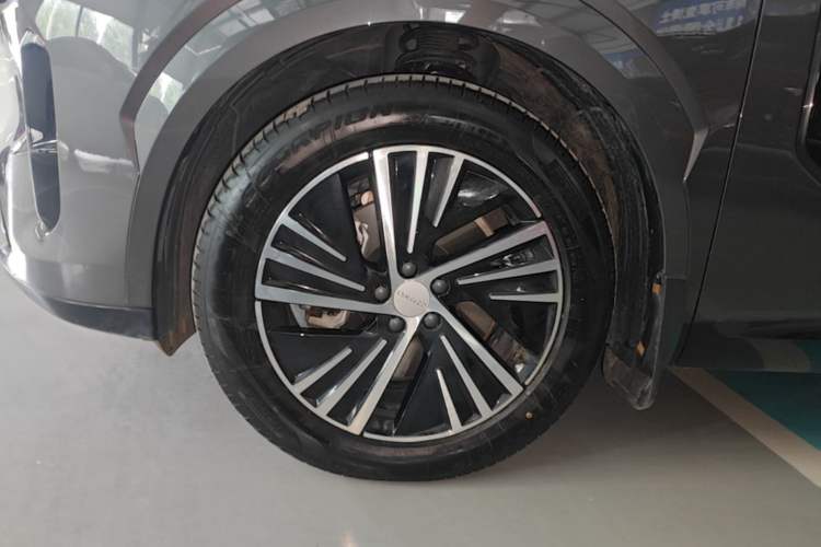 Used Lynk & Co 08 EM-P 2025 120km Long-Range Halo Left Front Wheel Hub