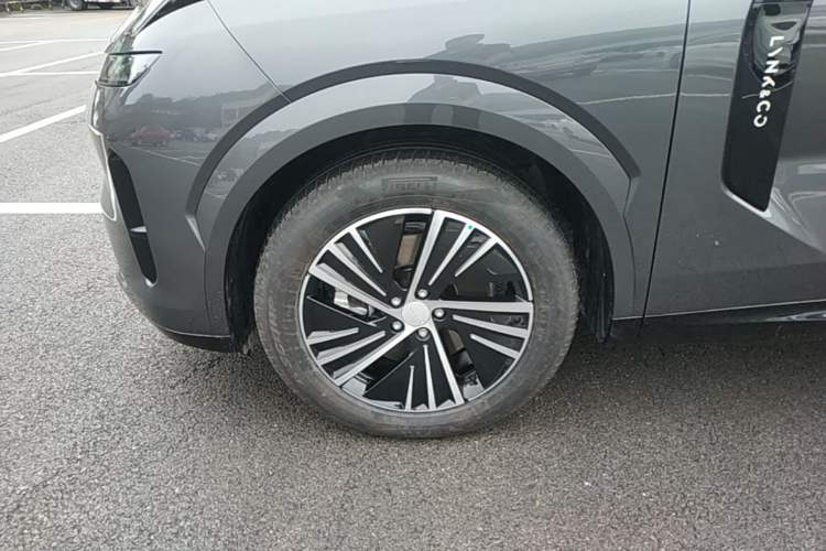 Used Lynk & Co 08 EM-P 2025 120km Long-Range Halo Left Front Wheel Hub