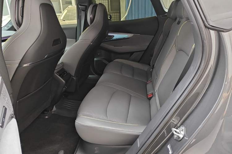 Used Lynk & Co 08 EM-P 2025 120km Long-Range Pro Left Rear Seat