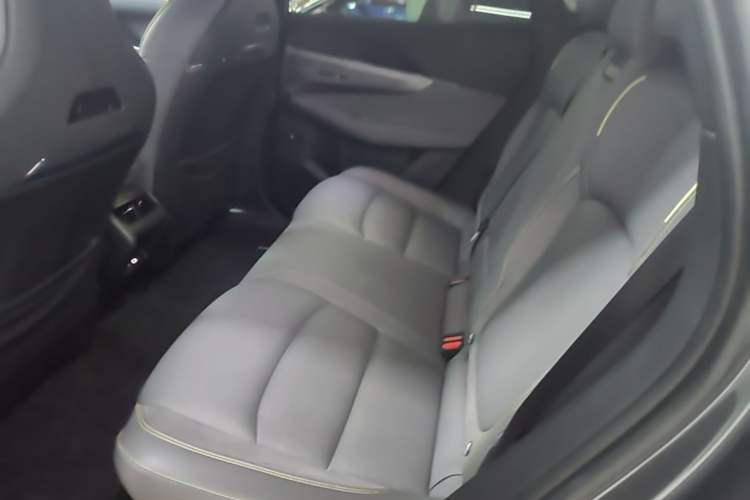 Used Lynk & Co 08 EM-P 2025 120km Long-Range Pro Left Rear Seat