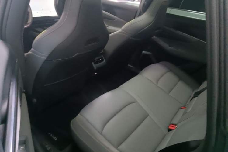 Used Lynk & Co 08 EM-P 2025 120km Long-Range Pro Left Rear Seat