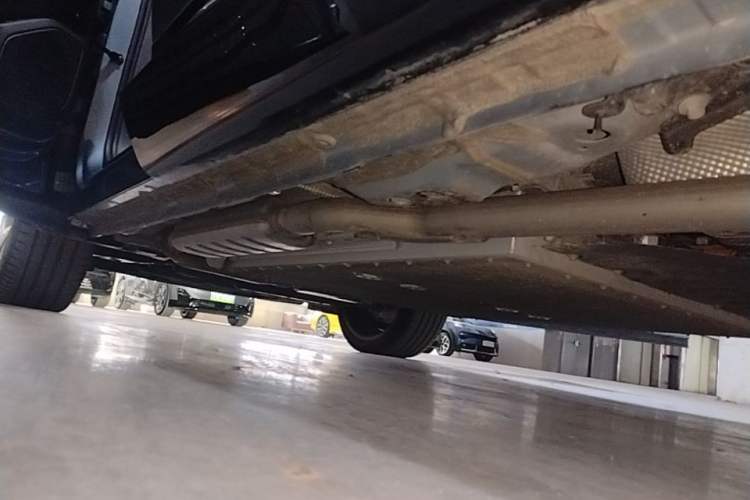 Used Lynk & Co 08 EM-P 2025 220 km All-Wheel-Drive Performance Halo Left Side Sill