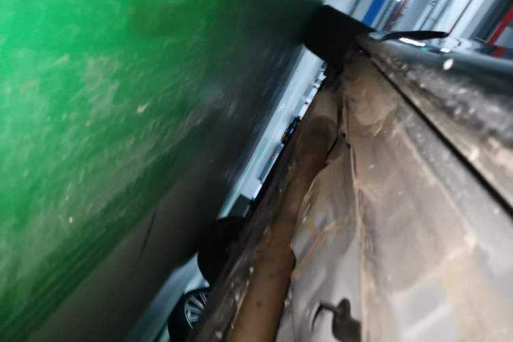 Used Lynk & Co 08 EM-P 2025 120km Long-Range Halo Left Side Sill