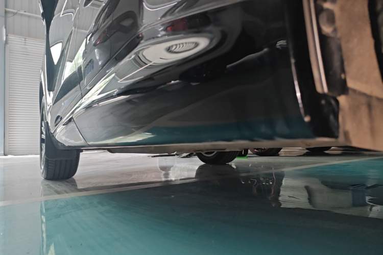 Used Lynk & Co 08 EM-P 2025 120km Long-Range Halo Left Side Sill