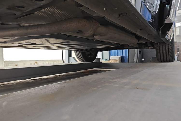 Used Lynk & Co 08 EM-P 2025 120km Long-Range Pro Left Side Sill