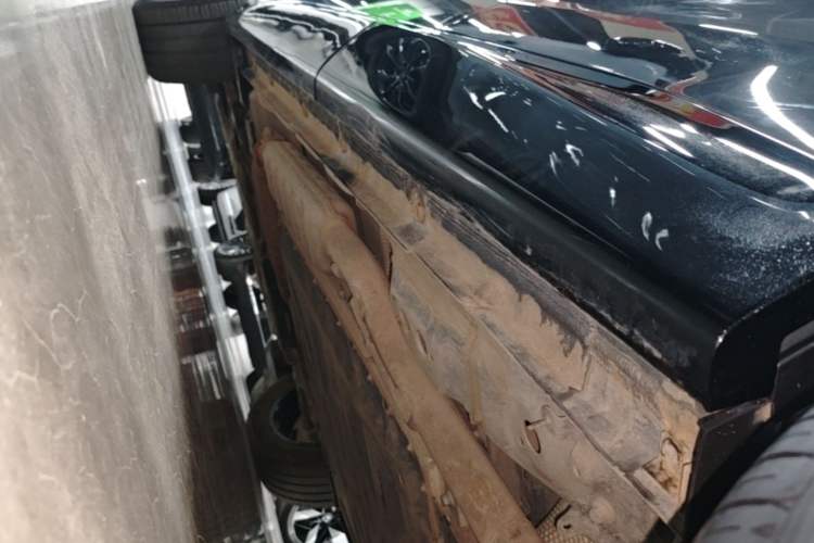 Used Lynk & Co 08 EM-P 2025 120km Long-Range Plus Left Side Sill