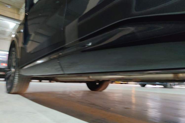 Used Lynk & Co 08 EM-P 2025 120km Long-Range Halo Left Side Sill