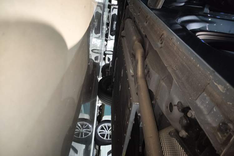Used Lynk & Co 08 EM-P 2025 220 km All-Wheel-Drive Performance Halo Left Side Sill