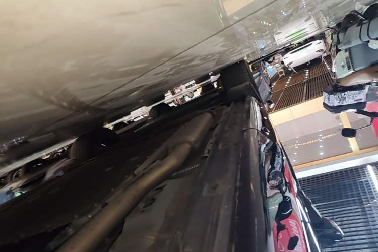 Used Lynk & Co 08 EM-P 2025 120km Long-Range Pro Left Side Sill