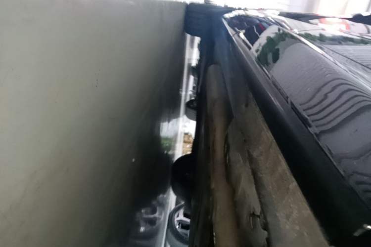 Used Lynk & Co 08 EM-P 2025 120km Long-Range Pro Left Side Sill