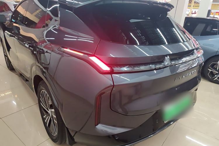 Used Lynk & Co 08 EM-P 2025 120km Long-Range Pro Rear Left 45 Deg