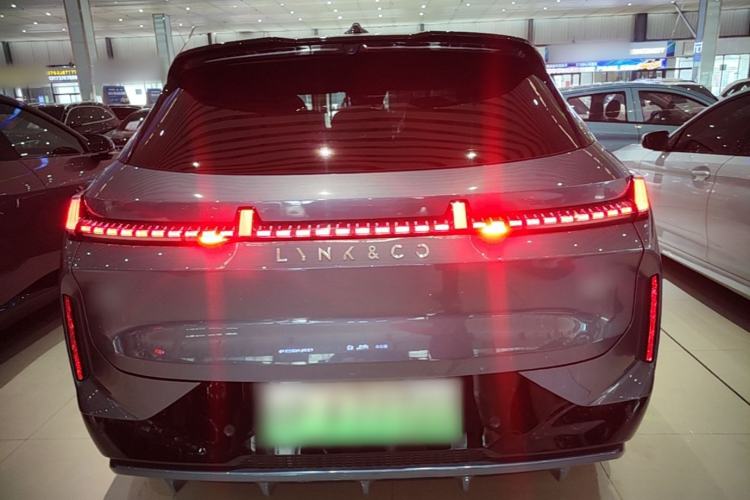 Used Lynk & Co 08 EM-P 2025 220 km All-Wheel-Drive Performance Halo Rear