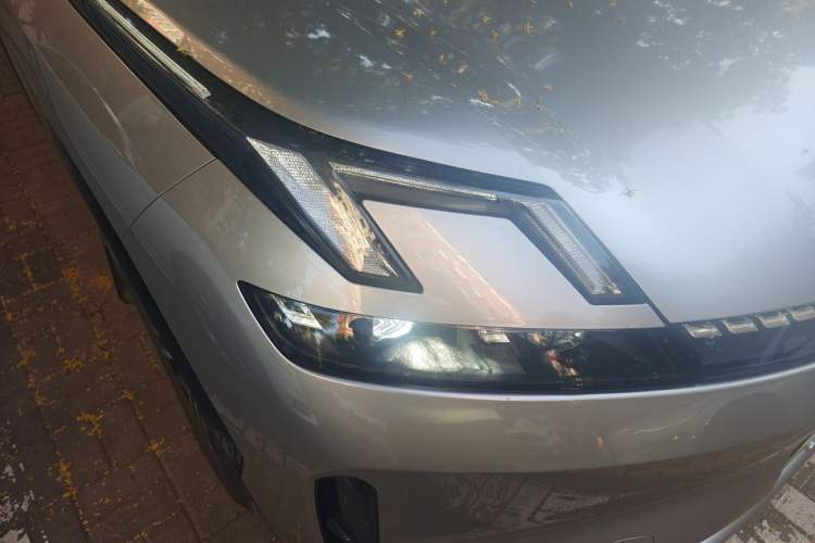 Used Lynk & Co 08 EM-P 2025 120km Long-Range Plus Right Front Headlight