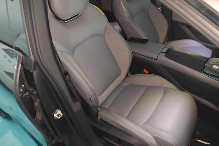 Used Lynk & Co 08 EM-P 2025 120km Long-Range Halo Right Front Seat