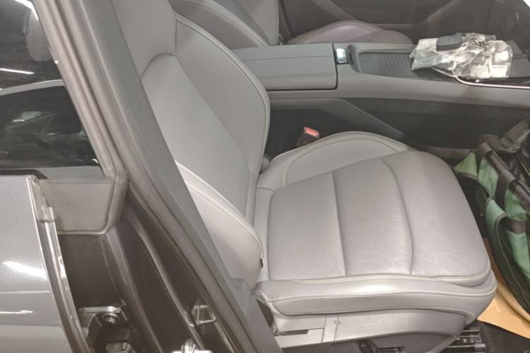 Used Lynk & Co 08 EM-P 2025 120km Long-Range Plus Right Front Seat
