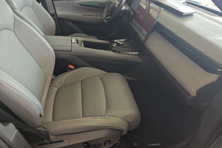 Used Lynk & Co 08 EM-P 2025 245km Ultra-Long Range Halo Right Front Seat
