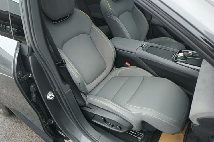 Used Lynk & Co 08 EM-P 2025 120km Long-Range Halo Right Front Seat