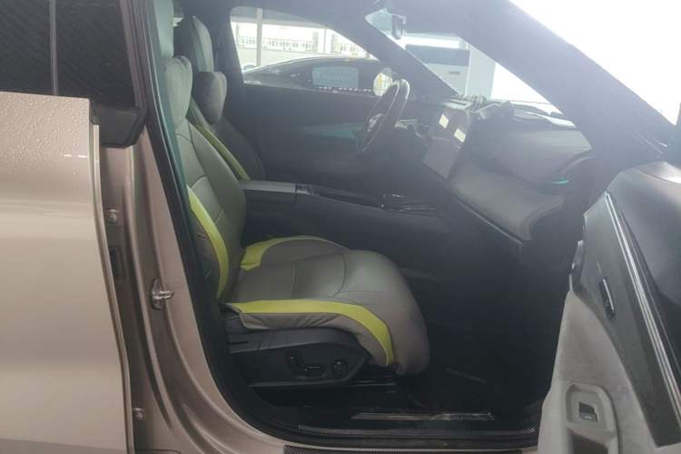 Used Lynk & Co 08 EM-P 2025 245km Ultra-Long Range Halo Right Front Seat