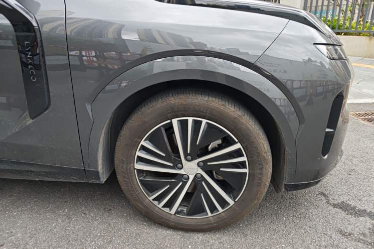 Used Lynk & Co 08 EM-P 2025 120km Long-Range Halo Right Front Wheel Hub