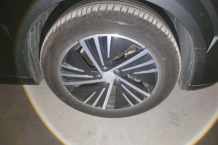 Used Lynk & Co 08 EM-P 2025 120km Long-Range Halo Right Front Wheel Hub