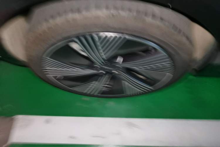 Used Lynk & Co 08 EM-P 2025 120km Long-Range Halo Right Rear Wheel Hub