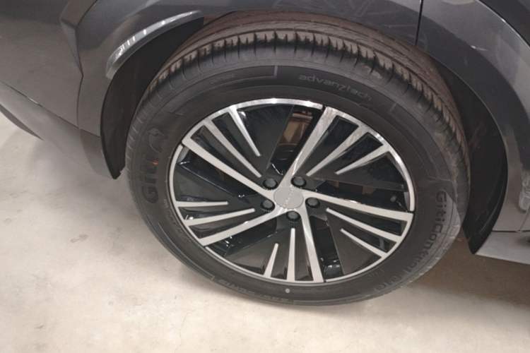 Used Lynk & Co 08 EM-P 2025 120km Long-Range Plus Right Rear Wheel Hub