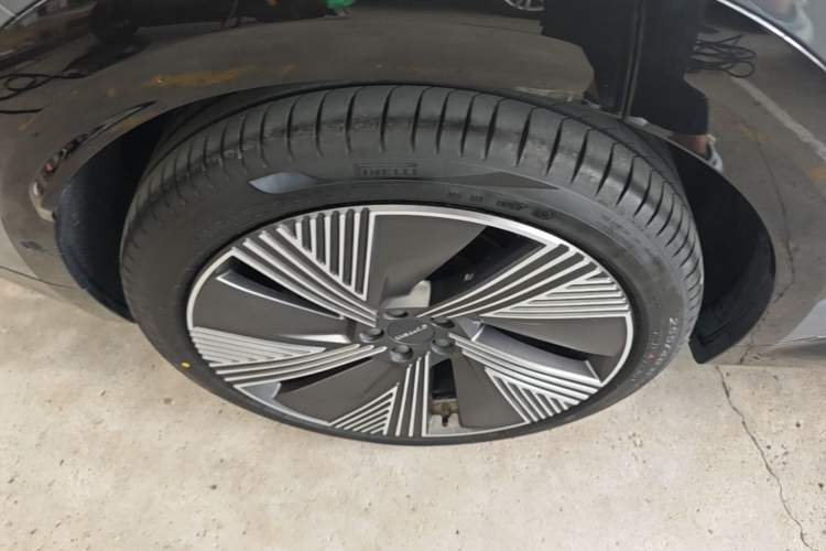 Used Lynk & Co 08 EM-P 2025 245km Ultra-Long Range Halo Right Rear Wheel Hub