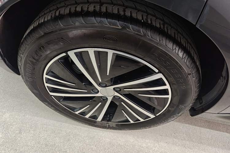 Used Lynk & Co 08 EM-P 2025 120km Long-Range Halo Right Rear Wheel Hub