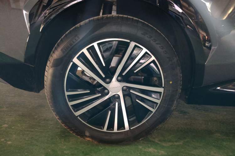 Used Lynk & Co 08 EM-P 2025 120km Long-Range Halo Right Rear Wheel Hub