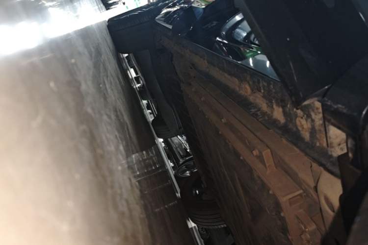 Used Lynk & Co 08 EM-P 2025 120km Long-Range Plus Right Side Sill