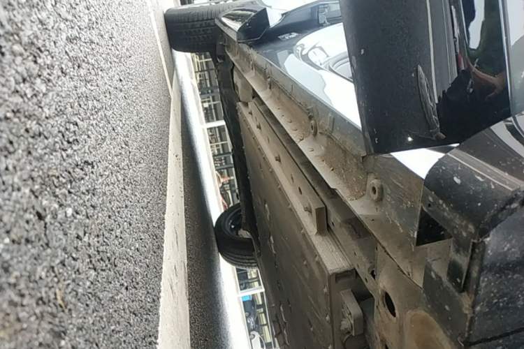 Used Lynk & Co 08 EM-P 2025 120km Long-Range Halo Right Side Sill