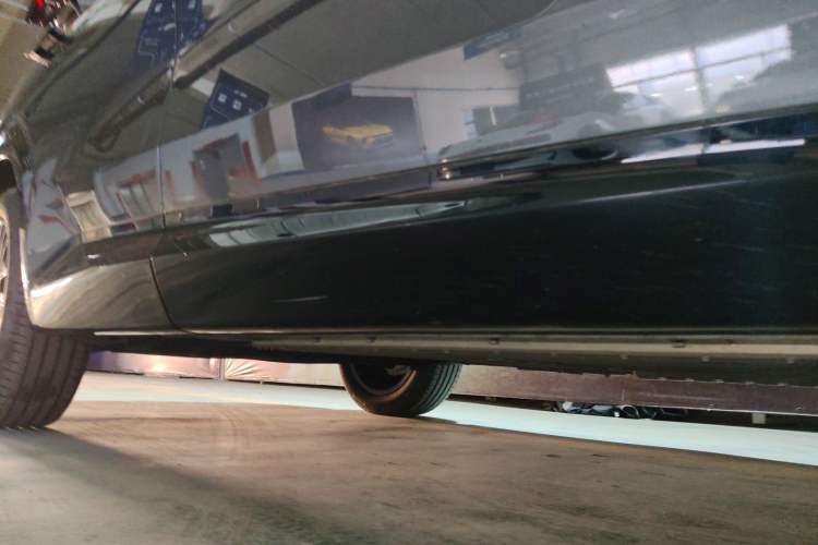 Used Lynk & Co 08 EM-P 2025 120km Long-Range Halo Right Side Sill