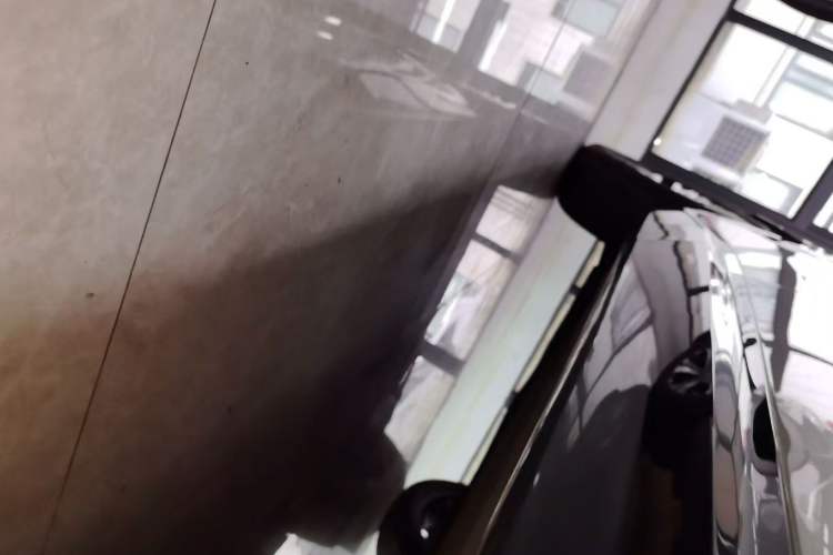 Used Lynk & Co 08 EM-P 2025 120km Long-Range Halo Right Side Sill