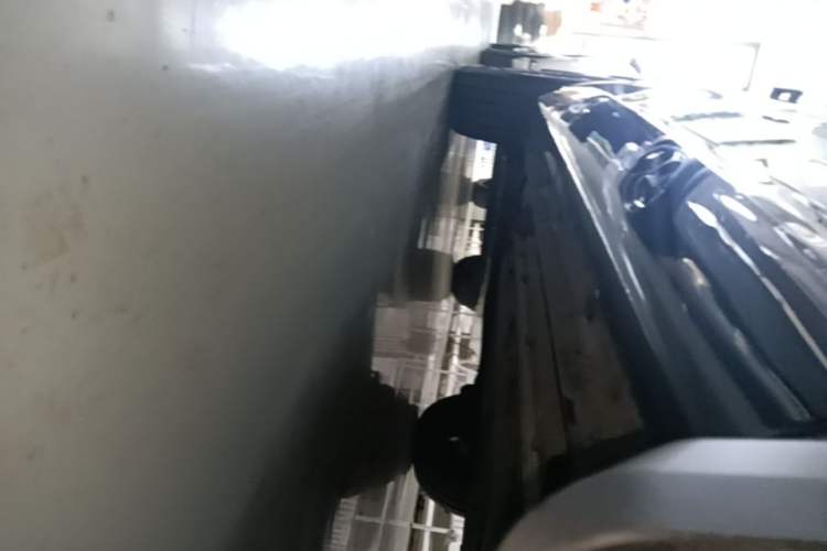 Used Lynk & Co 08 EM-P 2025 120km Long-Range Pro Right Side Sill