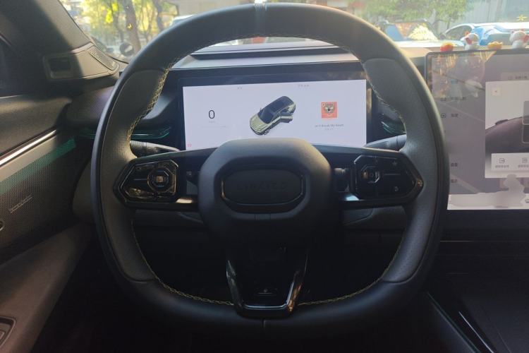 Used Lynk & Co 08 EM-P 2025 120km Long-Range Plus Steering Wheel