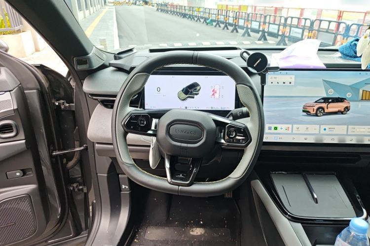 Used Lynk & Co 08 EM-P 2025 120km Long-Range Halo Steering Wheel