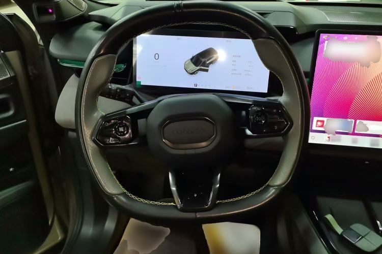 Used Lynk & Co 08 EM-P 2025 120km Long-Range Halo Steering Wheel