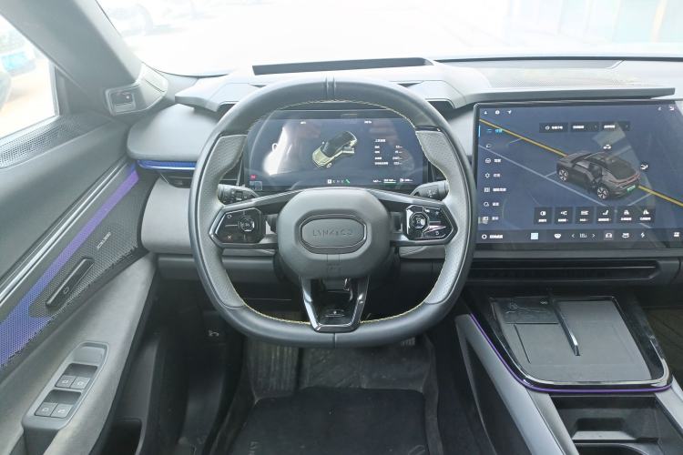 Used Lynk & Co 08 EM-P 2025 220 km All-Wheel-Drive Performance Halo Steering Wheel
