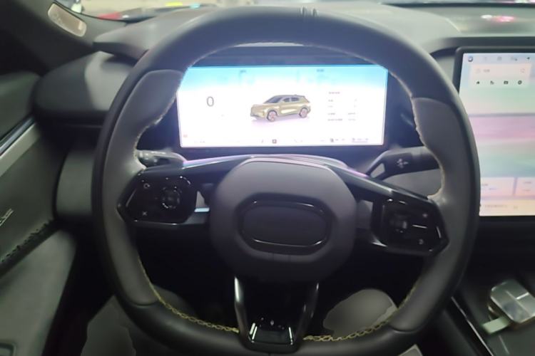 Used Lynk & Co 08 EM-P 2025 120km Long-Range Pro Steering Wheel