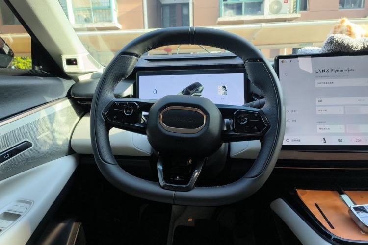 Used Lynk & Co 08 EM-P 2025 245km Ultra-Long Range Halo Steering Wheel