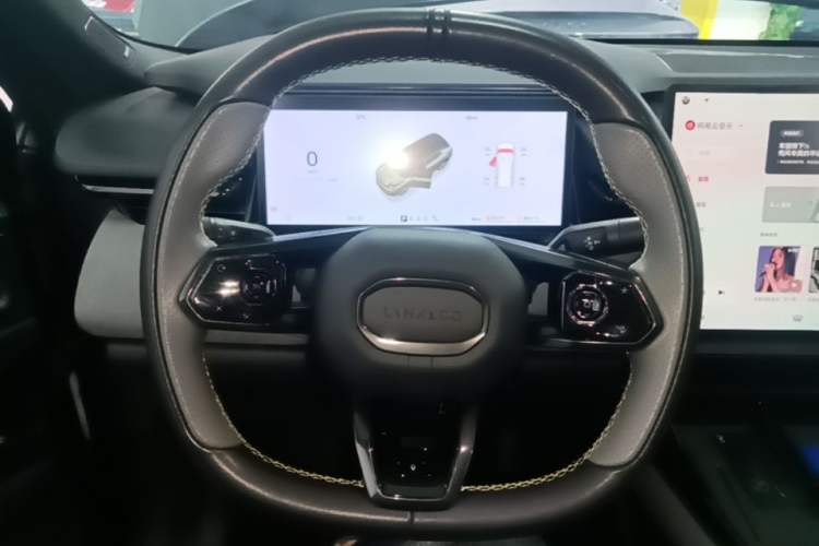 Used Lynk & Co 08 EM-P 2025 120km Long-Range Pro Steering Wheel