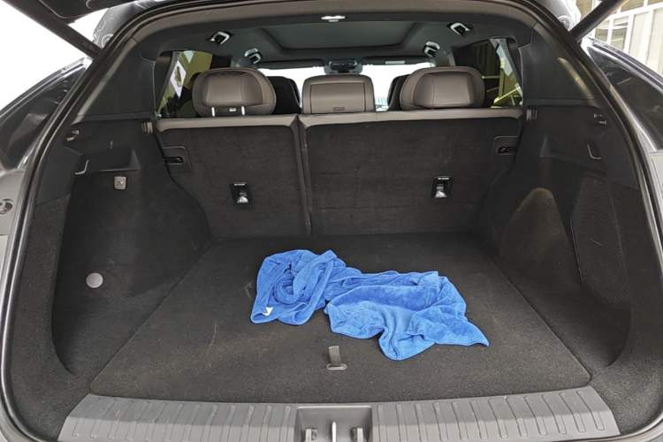 Used Lynk & Co 08 EM-P 2025 120km Long-Range Pro Trunk