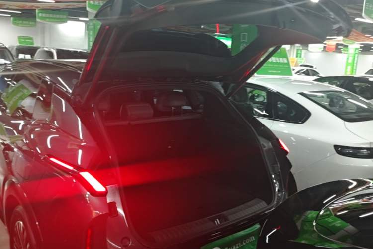 Used Lynk & Co 08 EM-P 2025 120km Long-Range Plus Trunk