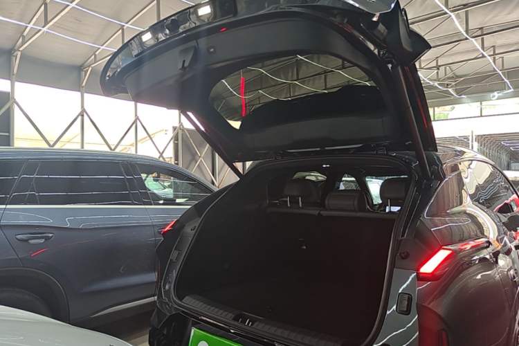 Used Lynk & Co 08 EM-P 2025 120km Long-Range Halo Trunk