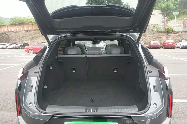 Used Lynk & Co 08 EM-P 2025 120km Long-Range Halo Trunk