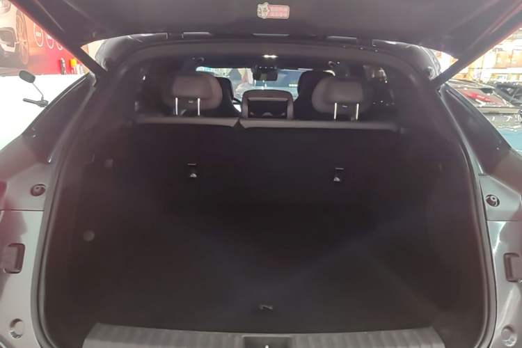Used Lynk & Co 08 EM-P 2025 120km Long-Range Pro Trunk