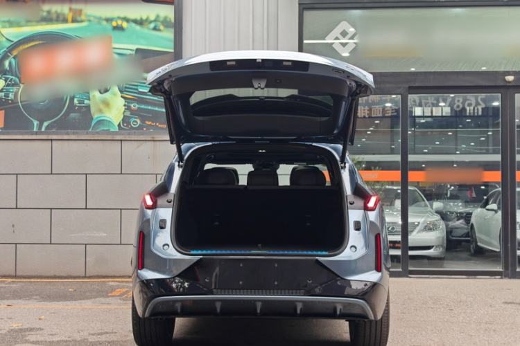Used Lynk & Co 08 EM-P 2025 245km Ultra-Long Range Halo Trunk