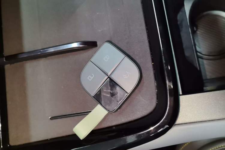 Used Lynk & Co 08 EM-P 2025 120km Long-Range Halo Vehicle Key