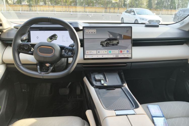 Used Lynk & Co 08 EM-P 2025 245km Ultra-Long Range Halo Center Console